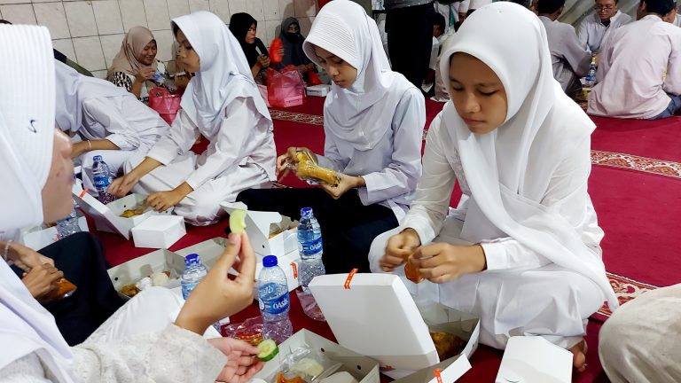 santunan seni 8
